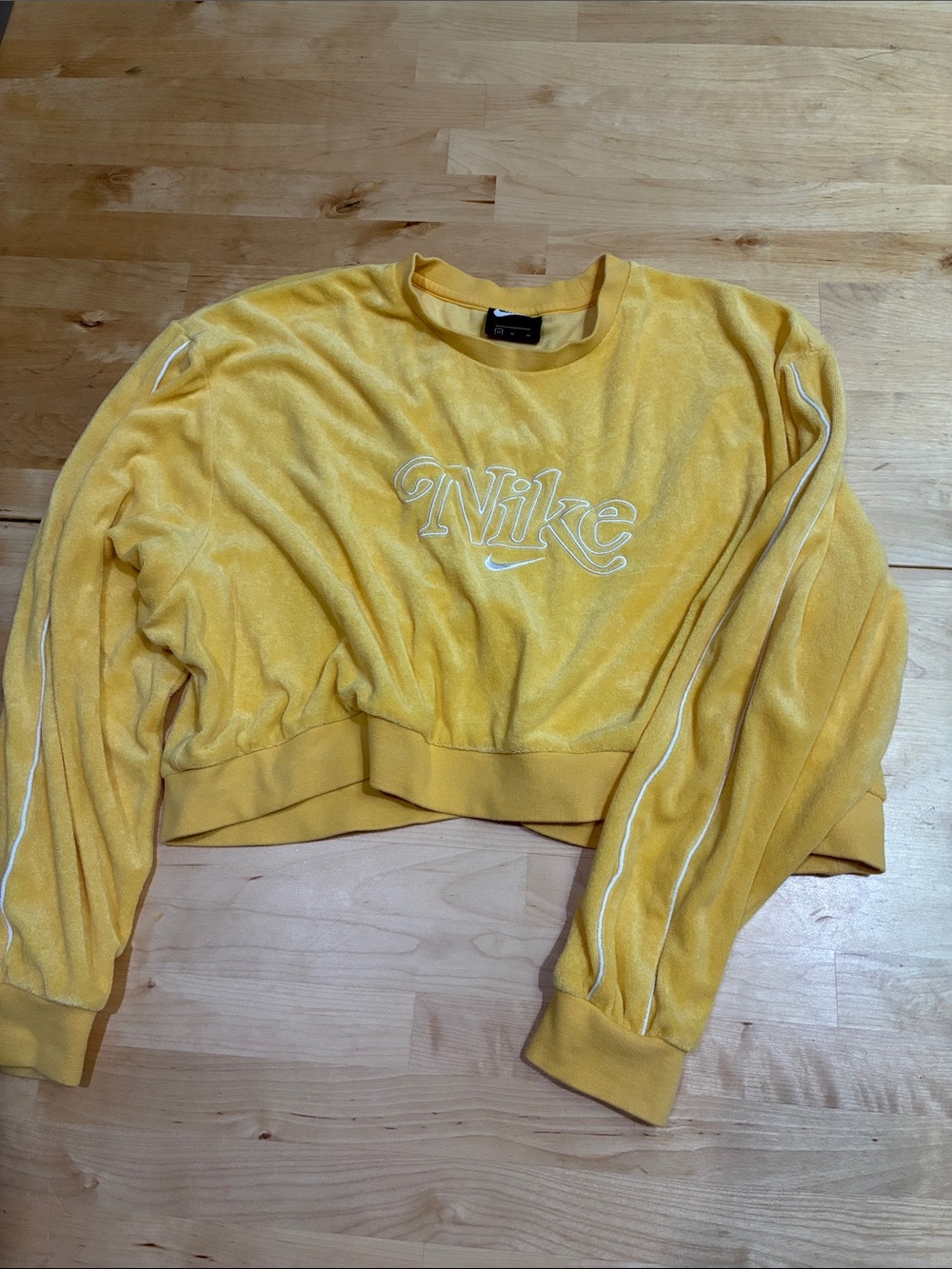 Vintage Nike Women’s Yellow Cropped Velour Crew Sweatshirt